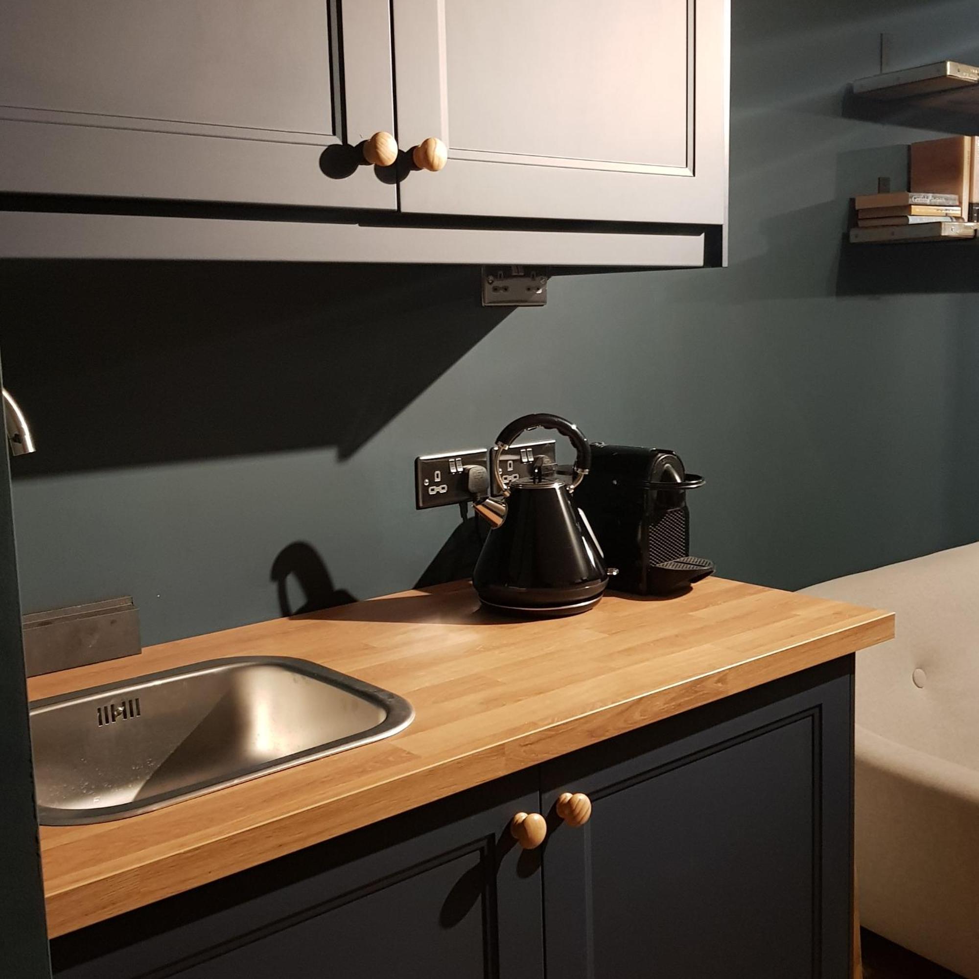 Modern 1-Bed Apartment, Plus Parking, Near Oxford And The Jr Exterior foto