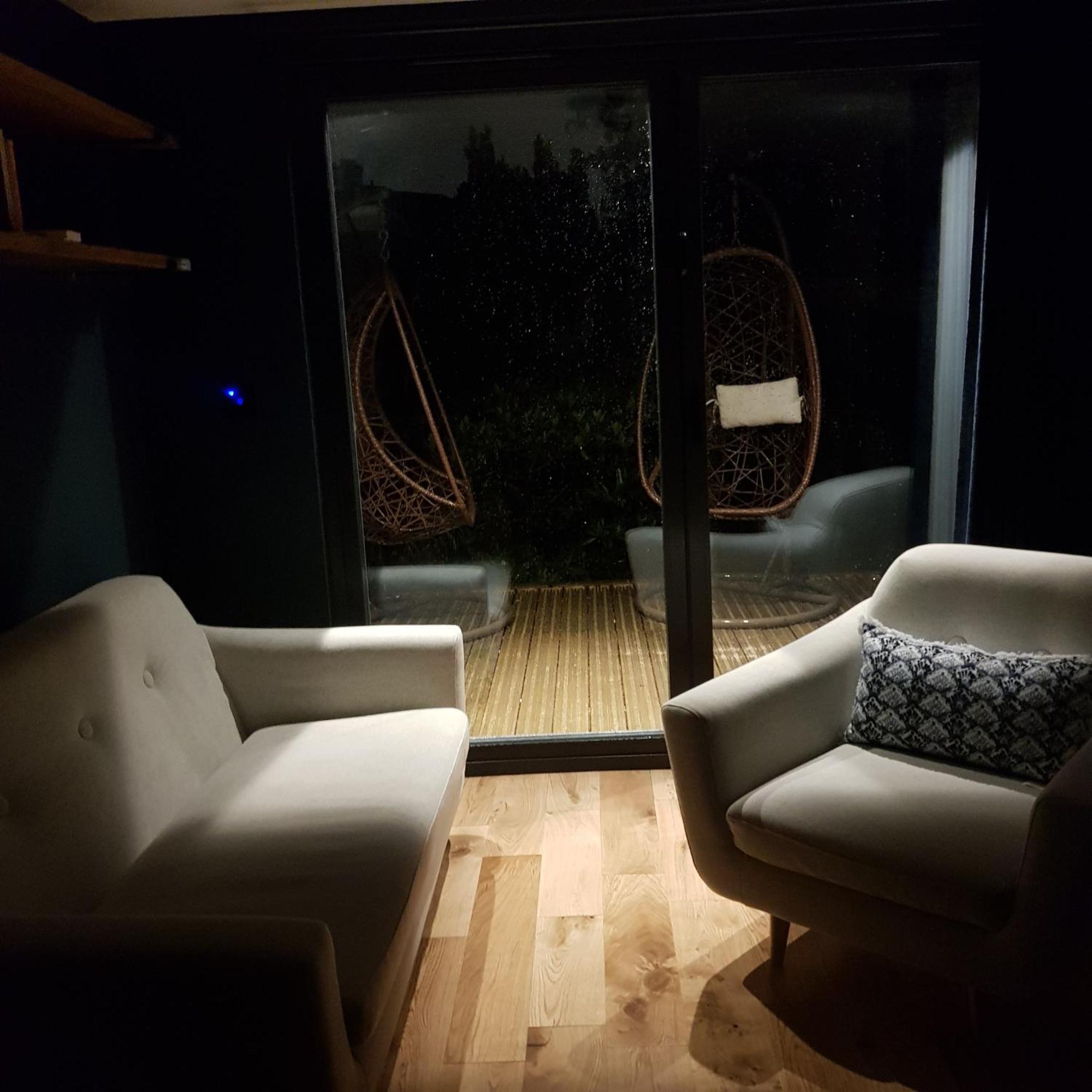 Modern 1-Bed Apartment, Plus Parking, Near Oxford And The Jr Exterior foto